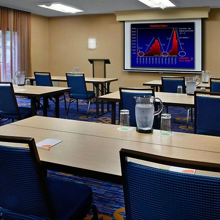 Готель Courtyard By Marriott Hartford Windsor Airport Екстер'єр фото