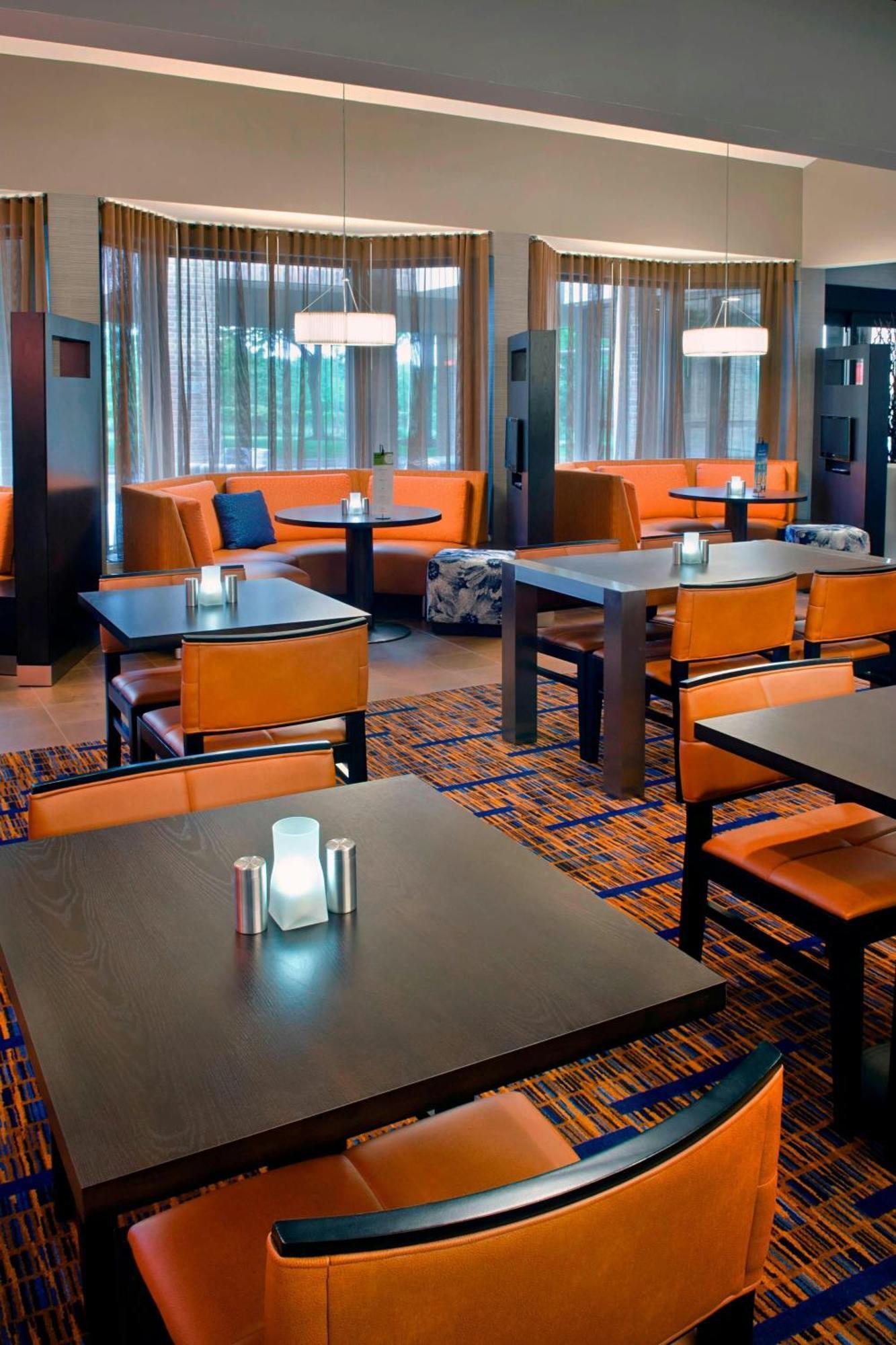 Готель Courtyard By Marriott Hartford Windsor Airport Екстер'єр фото