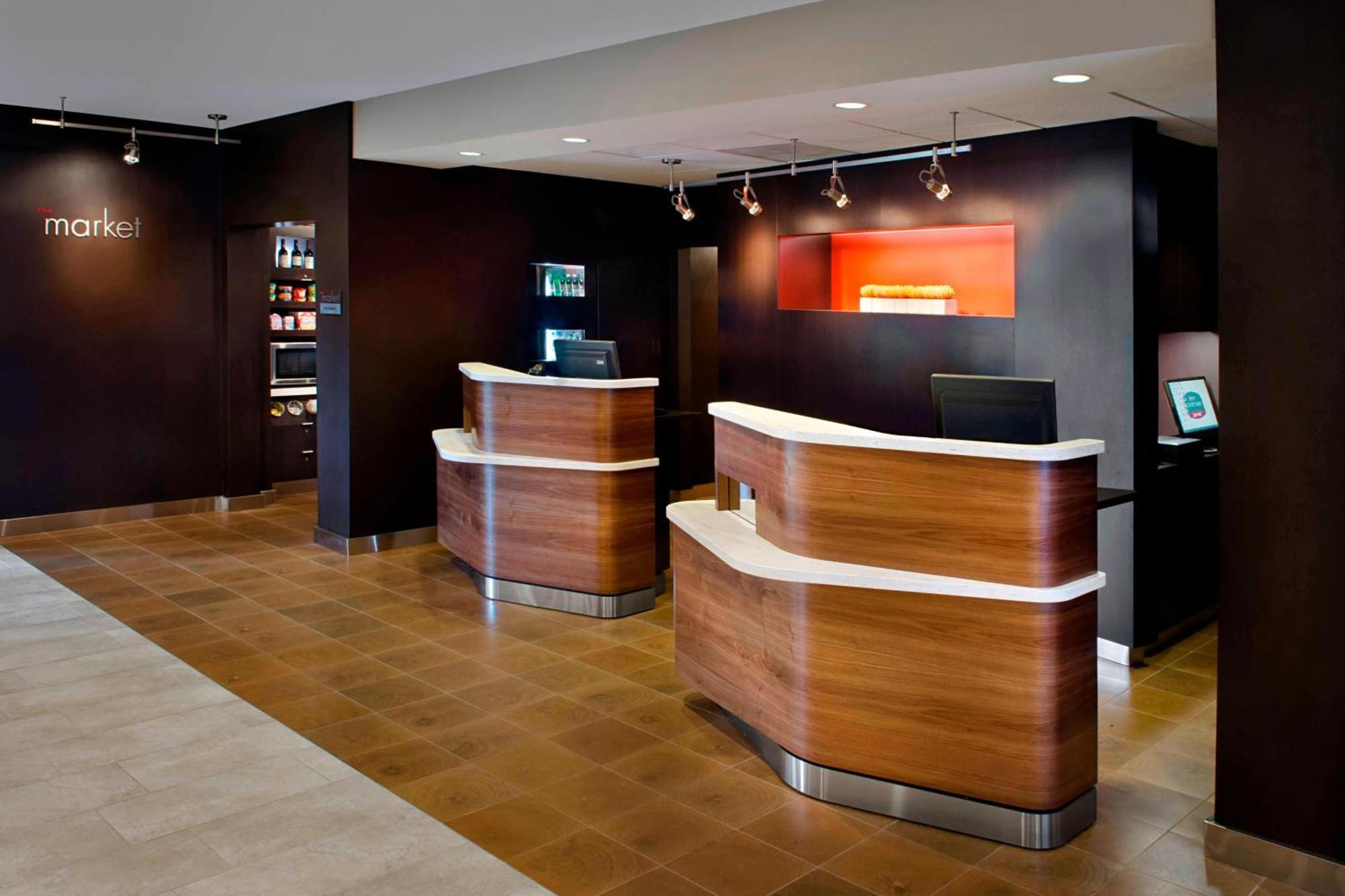 Готель Courtyard By Marriott Hartford Windsor Airport Екстер'єр фото
